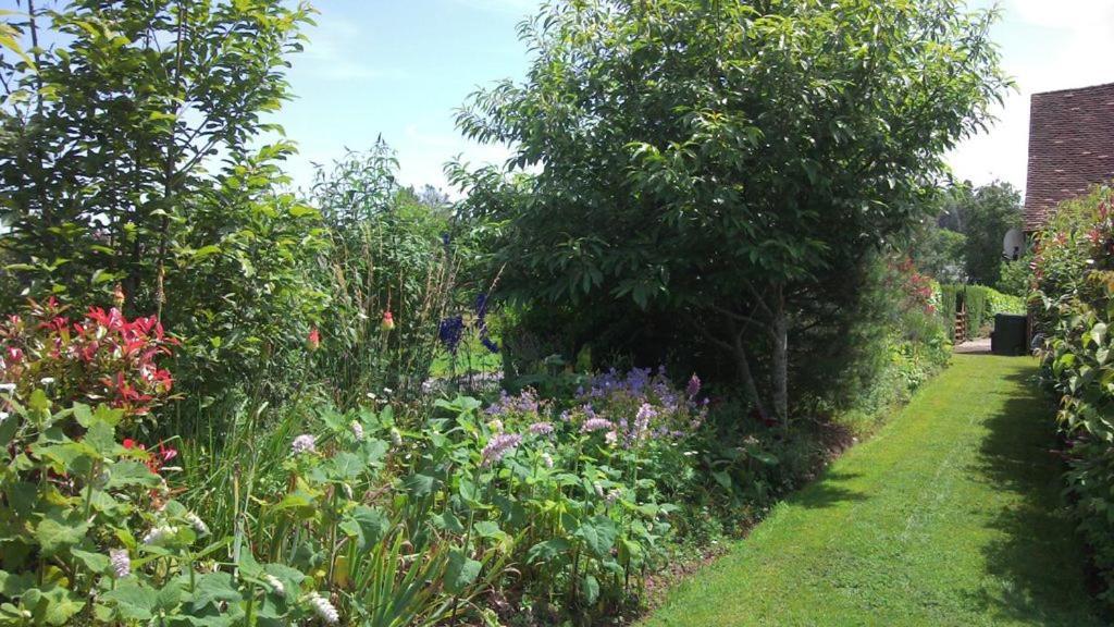 Les Tachats Villa Hautefort Bagian luar foto